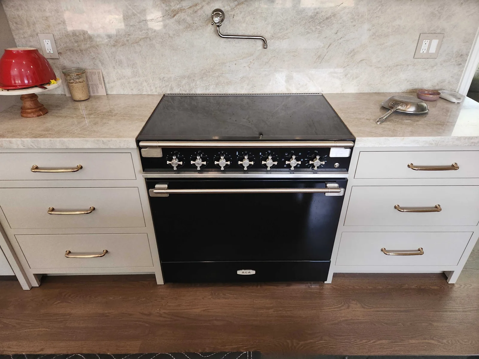 Black AGA range with cross-shaped control knobs.