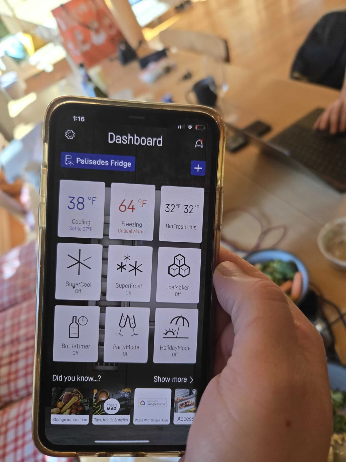 Refrigerator app dashboard displaying temperatures and a freezer alarm.