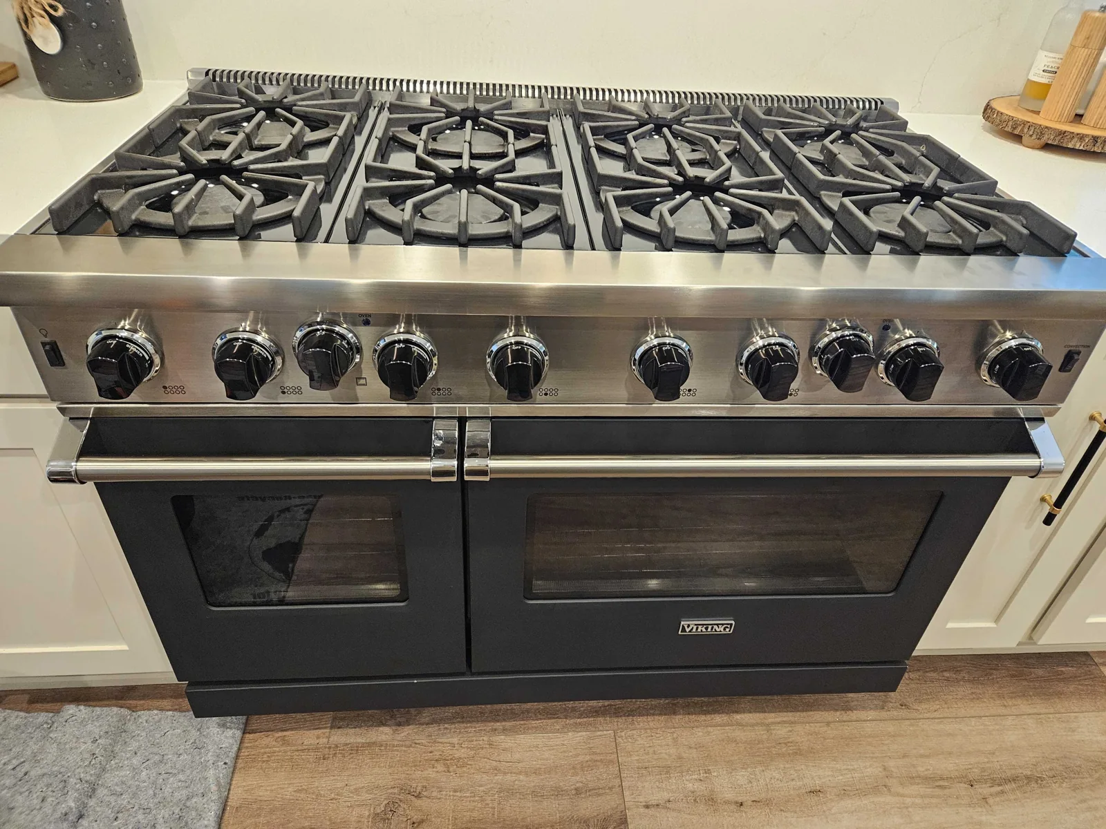 Viking gas range with a central griddle and two oven doors.